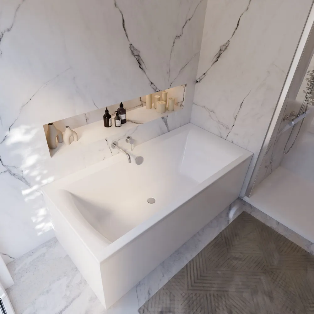 Ambiente Bild. Eingebaute Badewanne von schräg oben